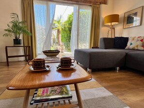 TV, DVD player, books - Converted Barn, Rural Location, Near Coast, Parking & Dog Friendly  (Goldsithney)