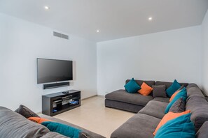 TV, video games, DVD player, ping pong - Villa Casa Boquer By SunVillas Mallorca (Puerto Pollença)