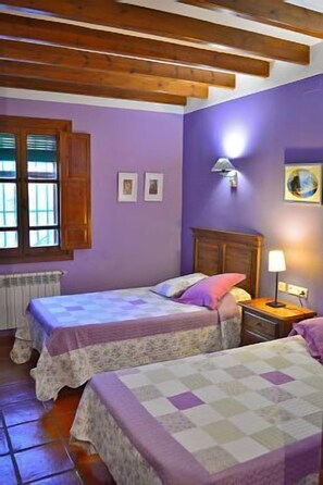 5 Schlafzimmer, Schreibtisch, Bügeleisen/Bügelbrett, kostenloses WLAN