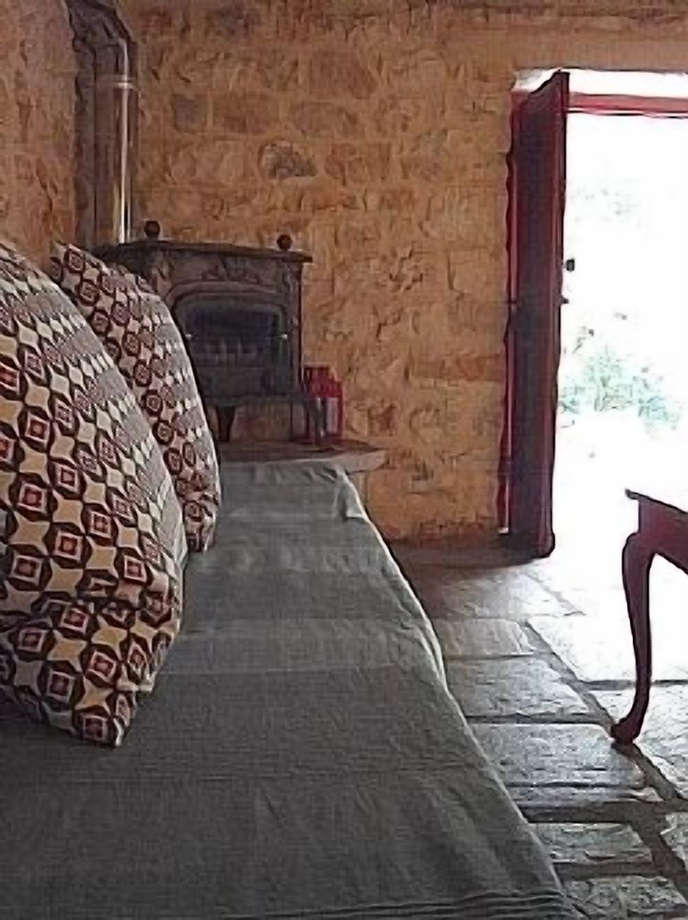 Kalivaki, renovated stone cottage with wea and mountain views 