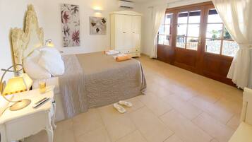 4 slaapkamers, een kluis op de kamer, een bureau