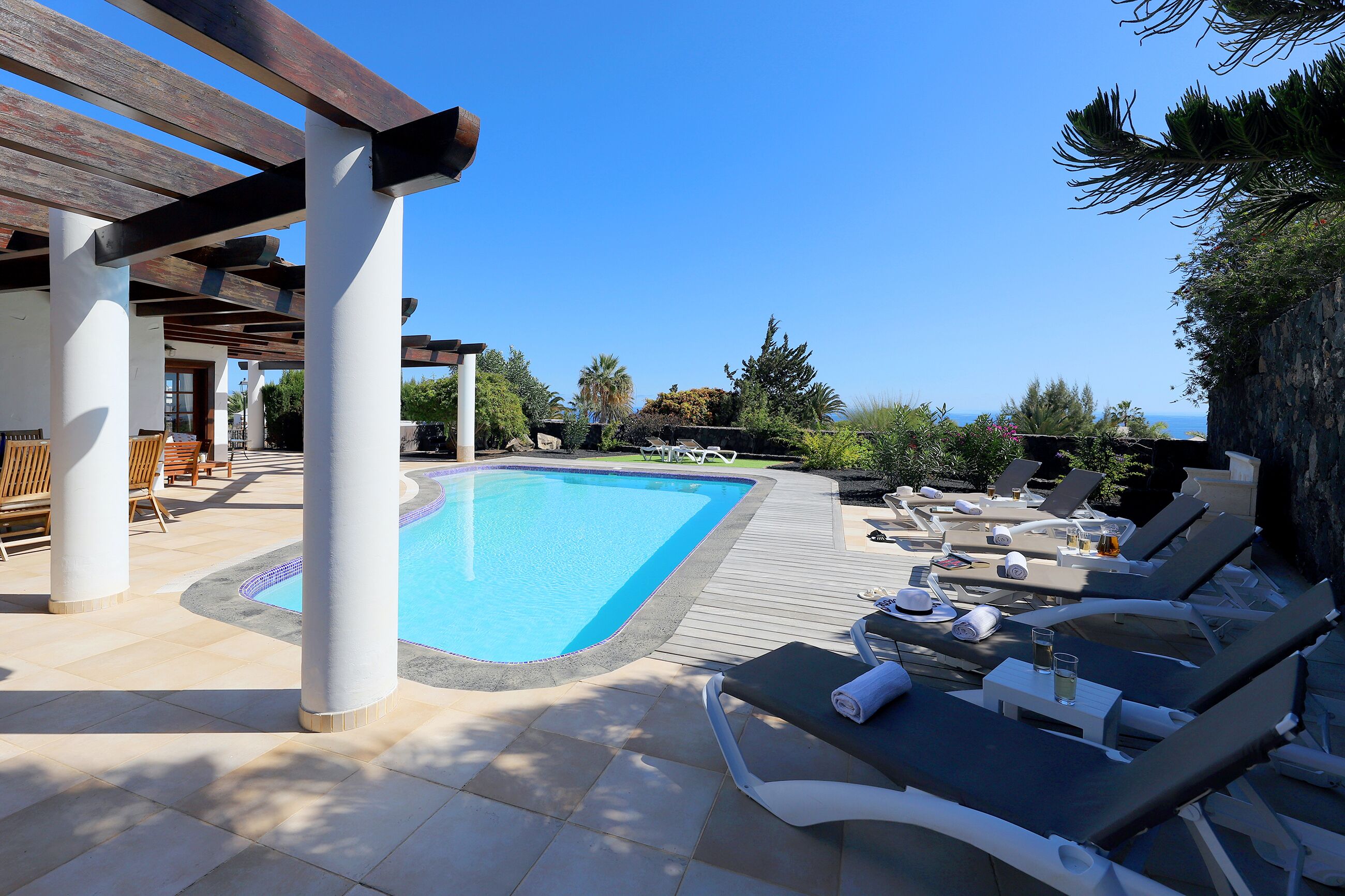 Piscine extérieure, piscine chauffée