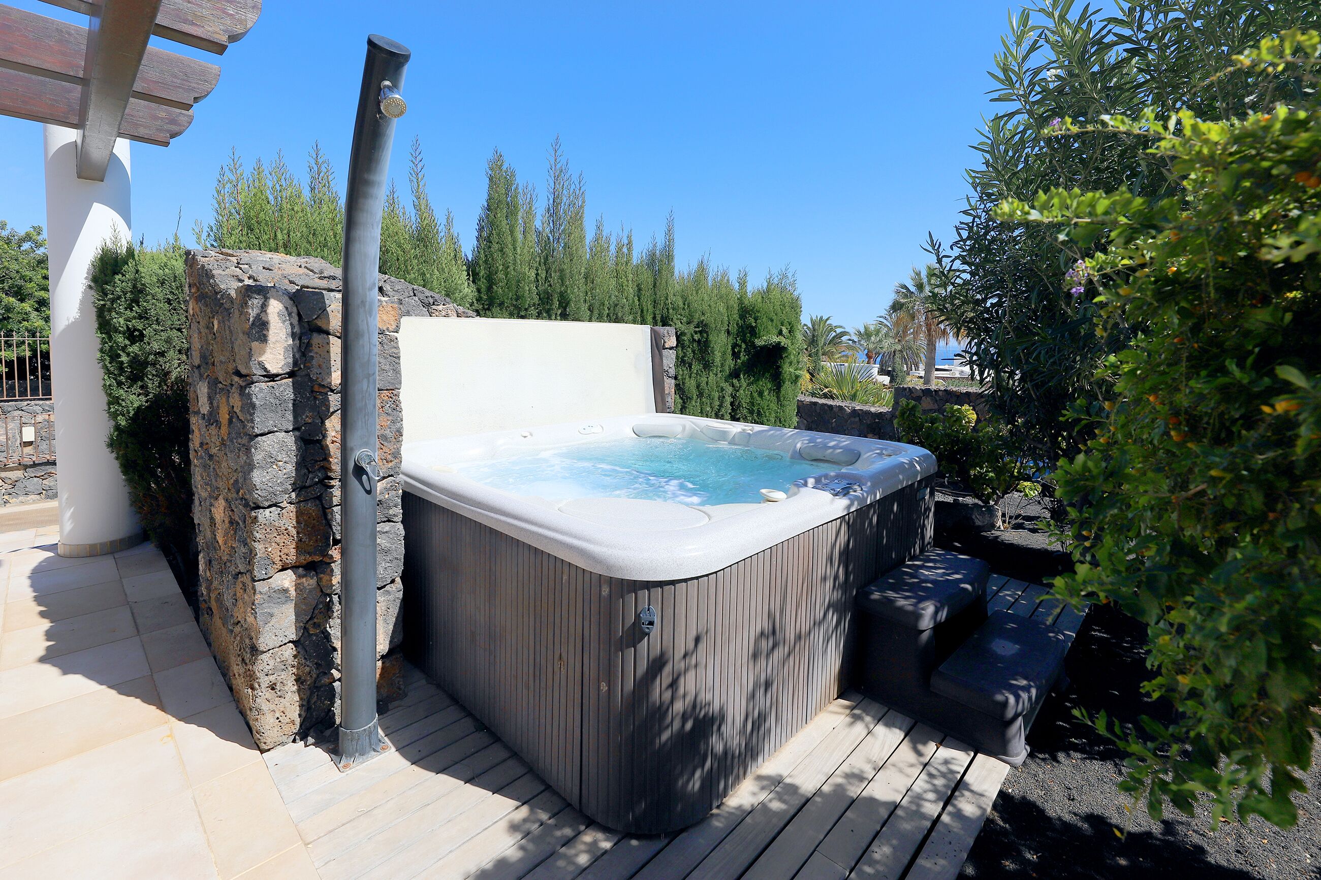 Bain à remous extérieur