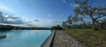 Stunning infinity pool with breathtaking views!