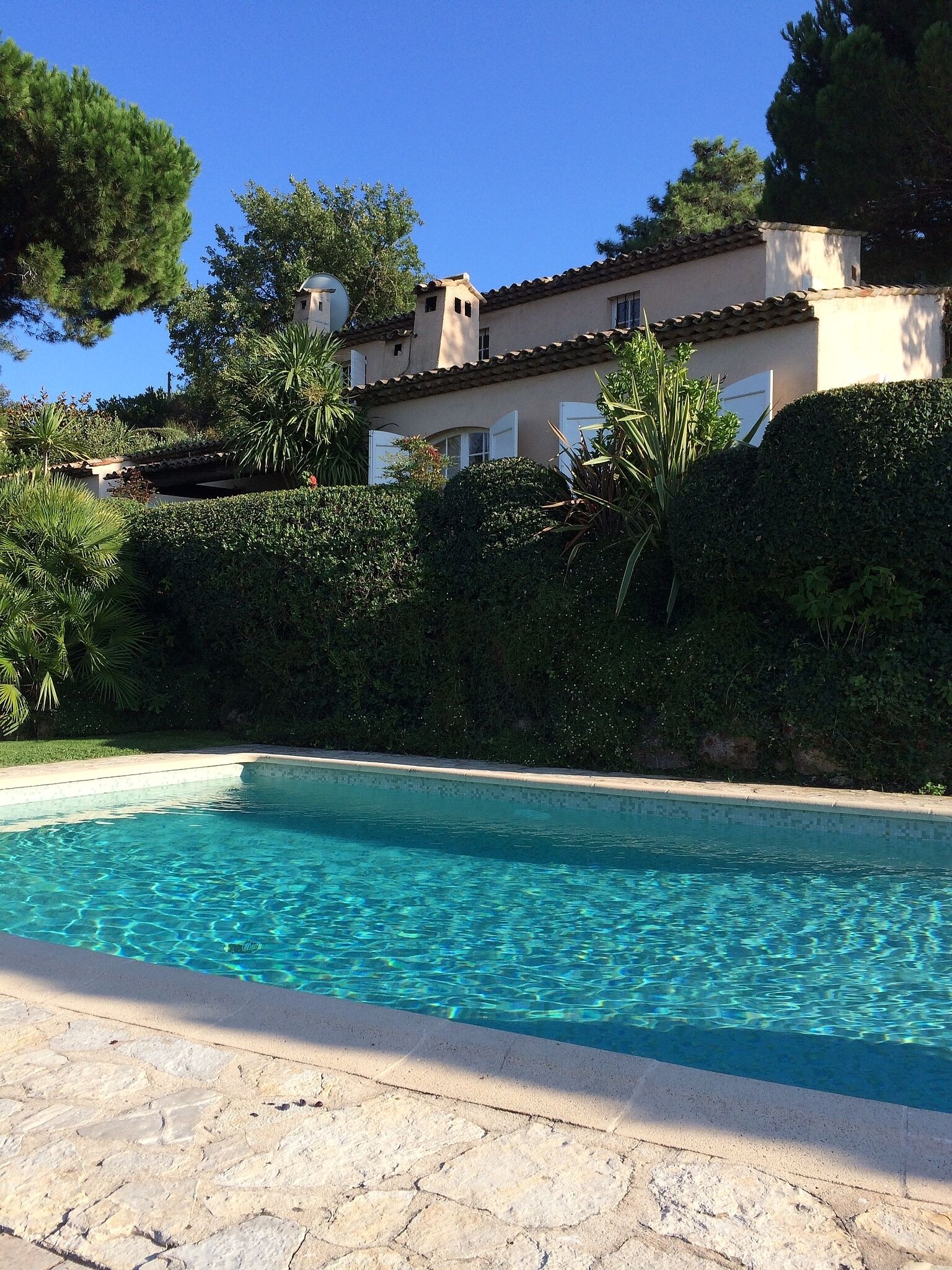 Private Luxury Villa With Heated Pool in Super Cannes, Air con,views of the Alps