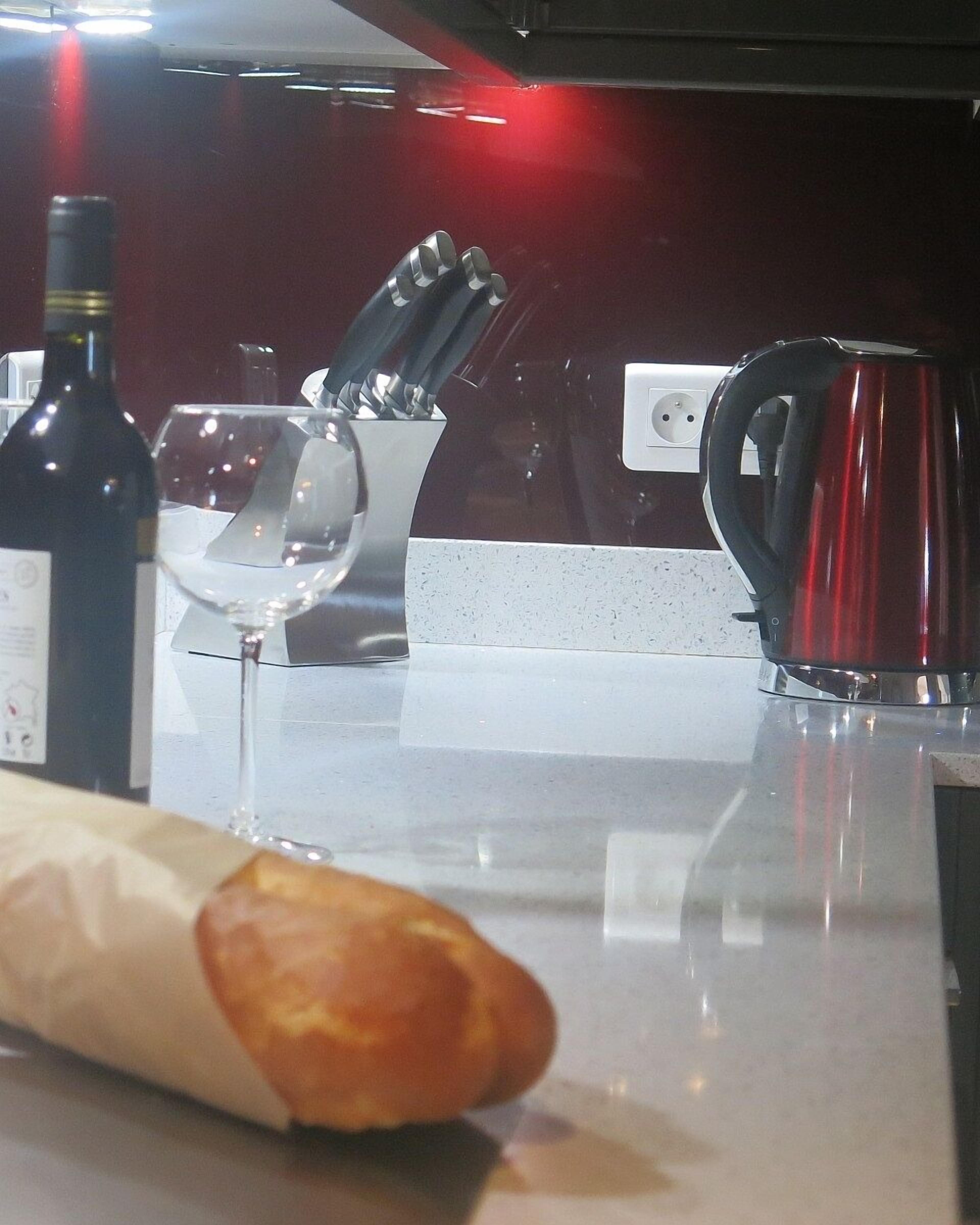 Private Luxury Villa With Heated Pool in Super Cannes, Air con,views of the Alps