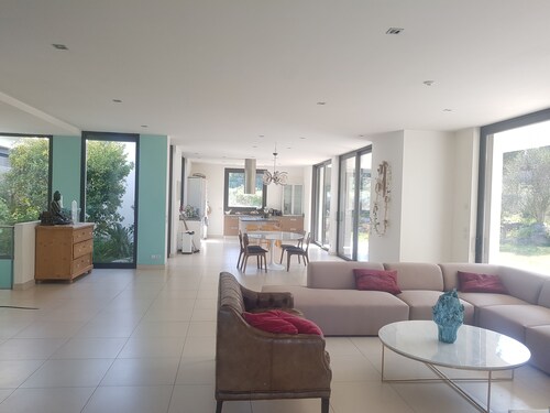 Exceptional contemporary architect-designed villa 350 m2