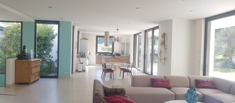 Exceptional contemporary architect-designed villa 350 m2