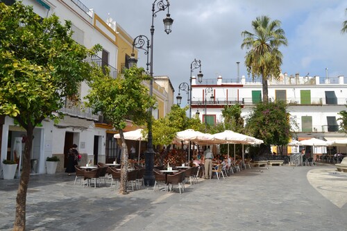Magnificent house, CENTER of Sanlucar and a step away from the BEACH, A/C, WIFI and PARKING