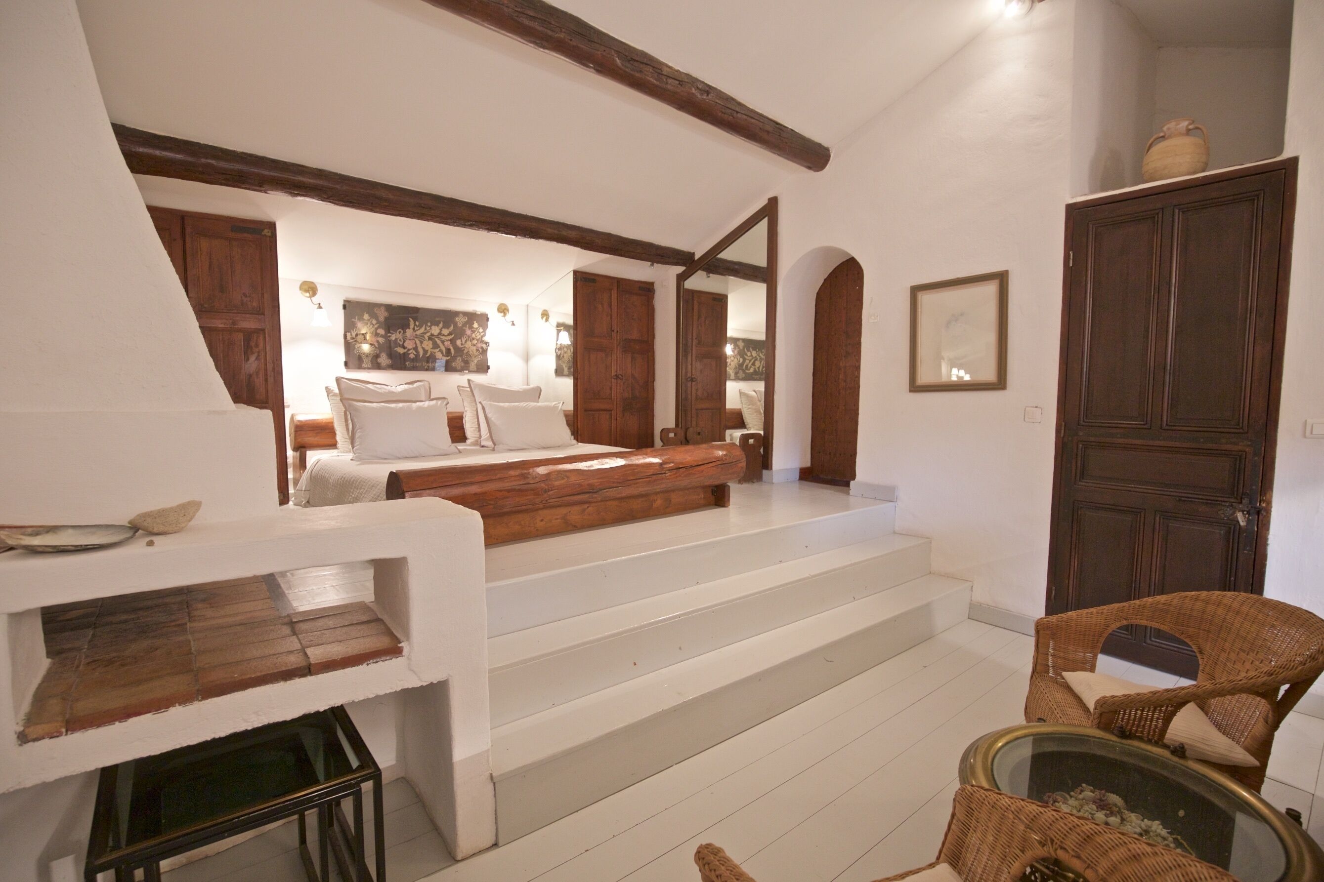 8 bedrooms, desk, iron/ironing board, free WiFi