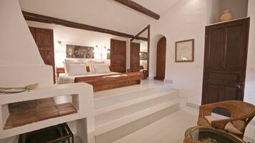 8 bedrooms, desk, iron/ironing board, free WiFi