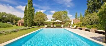 Beautifully renovated Artist’s farmhouse in Provence, large heated pool & sauna