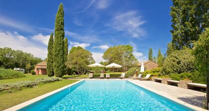 Renoviertes Bauernhaus in der Provence, 6/8-Doppelschlafzimmer, Pool & Sauna