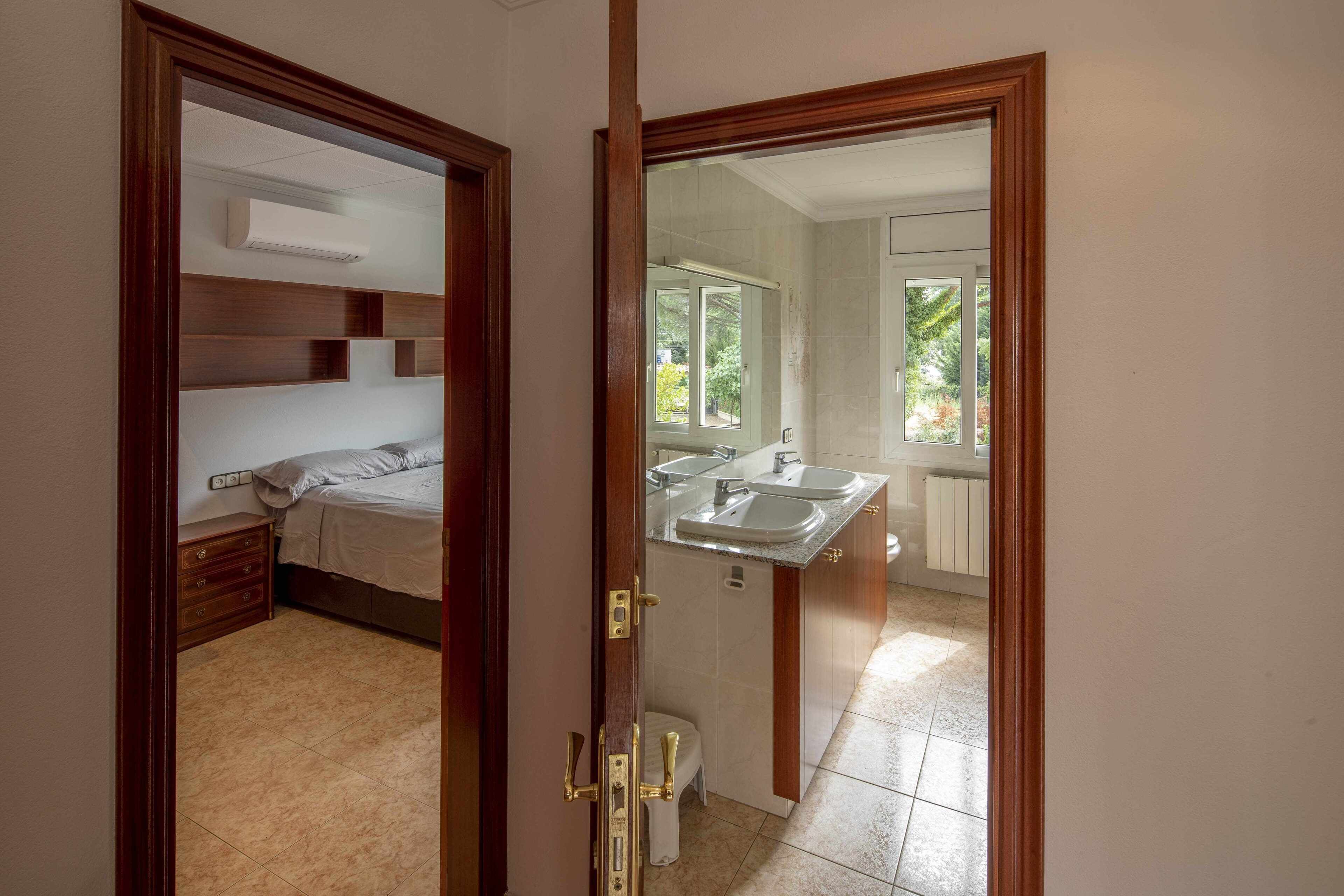 6 slaapkamers, reisbedje