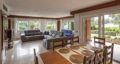 Casa con piscina en Vilobí d'Onyar