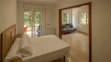 6 slaapkamers, reisbedje