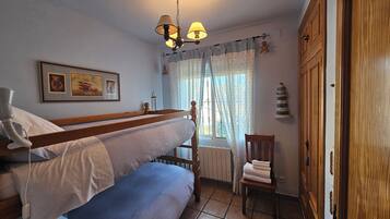 4 bedrooms, iron/ironing board, travel crib, free WiFi