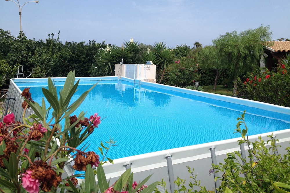 VILLA WITH PRIVATE POOL