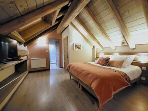 4 slaapkamers, een strijkplank/strijkijzer, gratis wifi, beddengoed