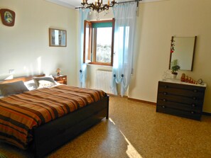 3 camere, ferro/asse da stiro, Wi-Fi gratuito, lenzuola
