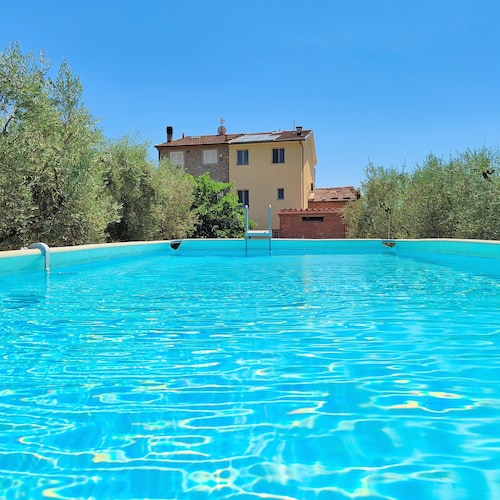 Big panoramic house in the Lucca hills. Pool, garden, WiFi, Aircon