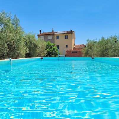 Big panoramic house in the Lucca hills. Pool, garden, WiFi, Aircon