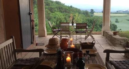 Schönes Einfamilienhaus mit Pool, absoluter Privatsphäre und Blick auf den Lubero