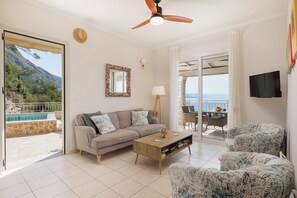 Smart TV, DVD player, books, music library - Villa Alemar House with private pool, Spectacular sea views,150m to the beach. (Corfu)