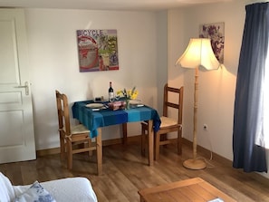 Dining - Self Contained Gite with lovely country views (Saint-Martin-De-Cenilly)
