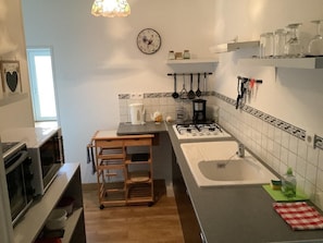 Fridge, microwave, oven, coffee/tea maker - Self Contained Gite with lovely country views (Saint-Martin-De-Cenilly)
