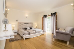 6 bedrooms, in-room safe, iron/ironing board, free WiFi