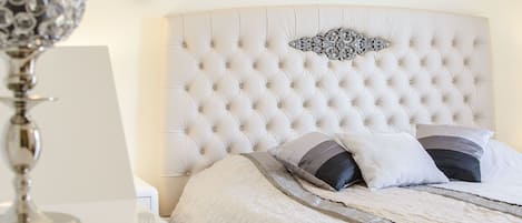 6 chambres, coffres-forts dans les chambres, fer et planche Ă repasser