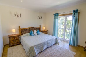 6 Schlafzimmer, Zimmersafe, Bügeleisen/Bügelbrett, kostenloses WLAN