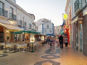 Outdoor dining - 5 Star Luxurious Villa With Panoramic Golf Views. (Lagos)