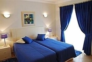 3 bedrooms, iron/ironing board, free WiFi, wheelchair access