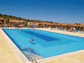 A heated pool - 5 Star Luxurious Villa With Panoramic Golf Views. (Lagos)