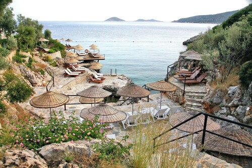 Sea-View Luxury Villa within Walking Distance to Beach in Exclusive Kalamar Bay
