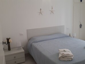 3 عدّة غرف نوم ومكواة/لوح كي وسرير سفر وواي فاي