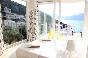 5 bedrooms, iron/ironing board, free WiFi, bed sheets
