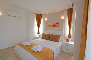 3 bedrooms, in-room safe, iron/ironing board, WiFi - luxury 3 bedroom city villas in oludeniz for rent with private pool and garden (fethiye)