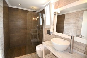Dusche, Haartrockner, Handtücher