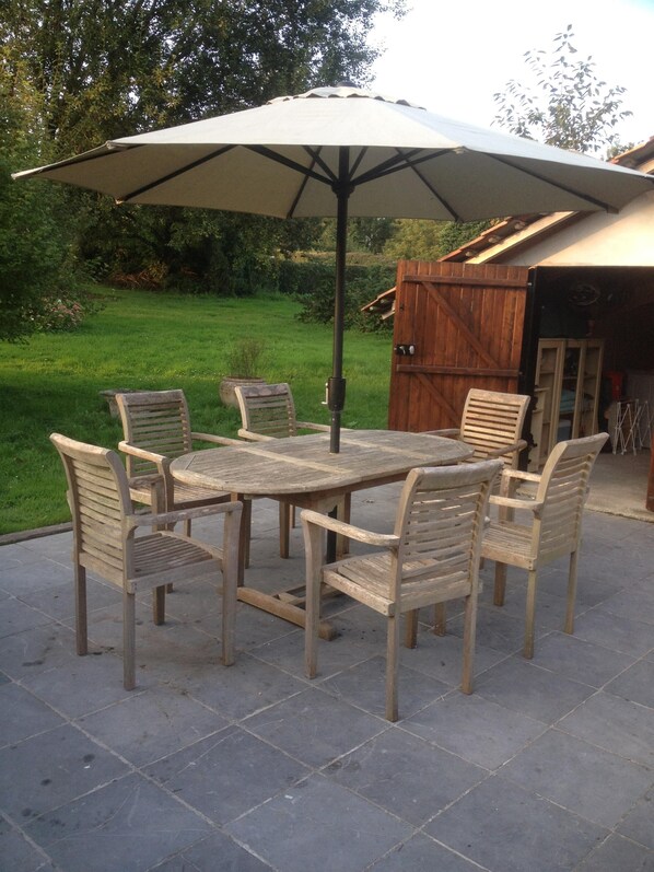 Outdoor dining