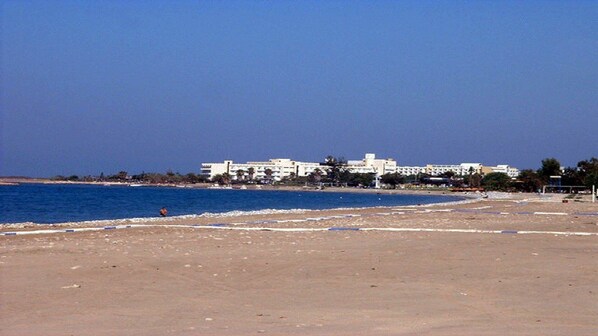 Playa en los alrededores y toallas de playa 