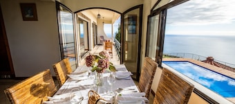 Secluded Sunset Villa on Cliff & 180° Ocean Views