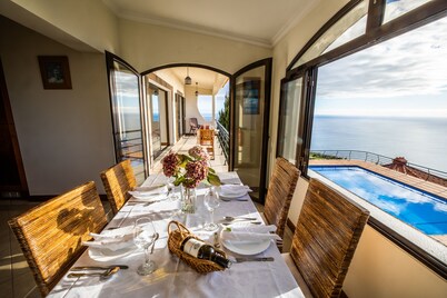 Secluded Sunset Villa on Cliff & 180° Ocean Views