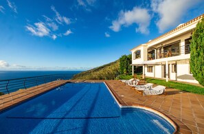 Pool - Secluded Sunset Villa on Cliff & 180° Ocean Views (Calheta)