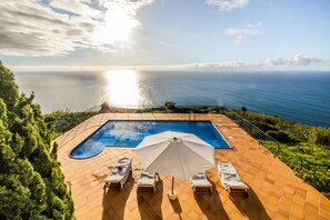 Pool - Secluded Sunset Villa on Cliff & 180° Ocean Views (Calheta)