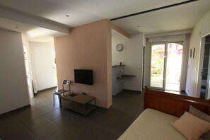 2 soverom, strykejern/-brett, reiseseng for barn og wi-fi (inkludert)