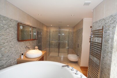 Stunning 6 bedroom 6 bathroom country home with large private indoor heated swimming pool