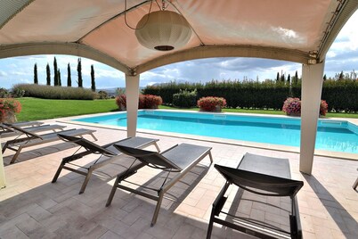 Whole big Tuscan Villa with Pool & Vineyards in the Heart of Tuscany
